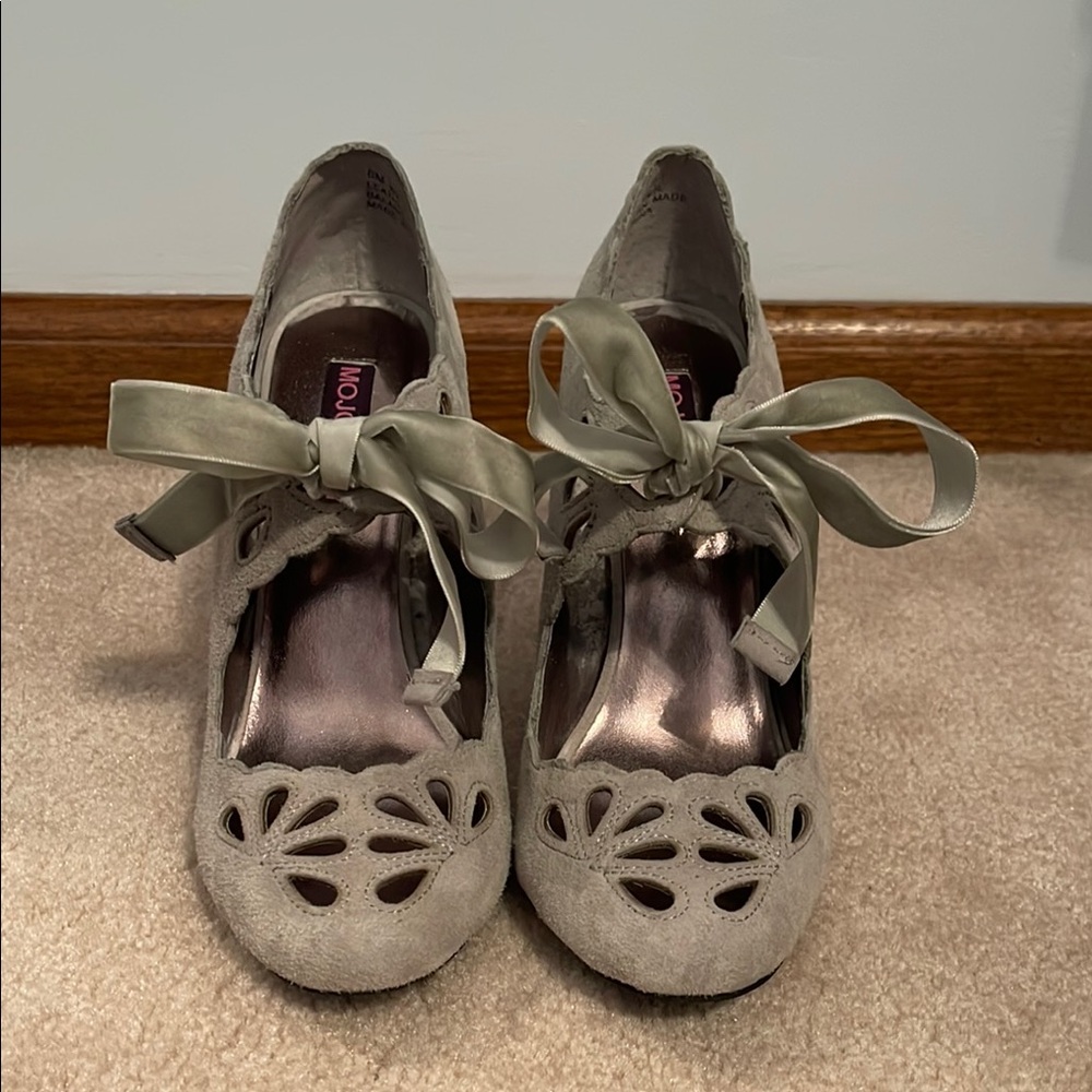 Elegant Women's Suede Shoes with Bow - Gray